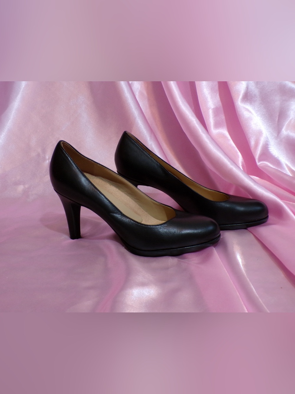 Naturalizer Black Leather Mid Heel Pumps